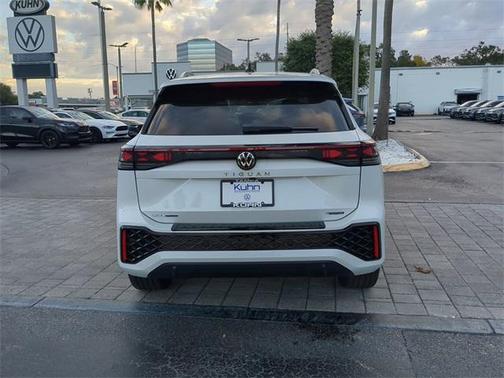 2026 Volkswagen Tiguan 2.0T SEL R-Line 4MOTION