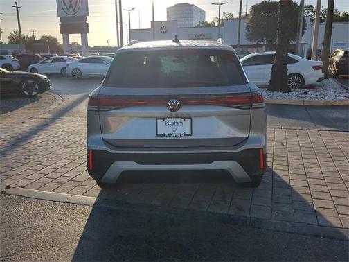 2025 Volkswagen Tiguan 2.0T SE