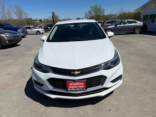 Summit White 2018 Chevrolet Cruze LT