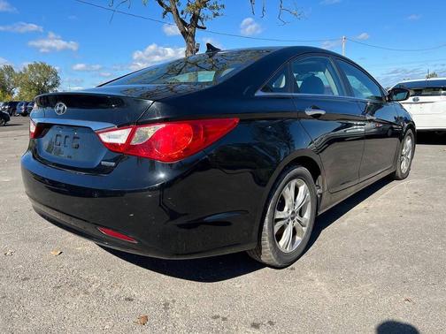 2011 Hyundai SONATA Limited