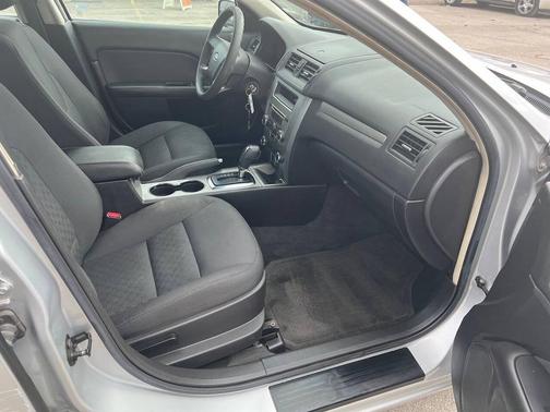 Brilliant Silver Metallic 2010 Ford Fusion SE
