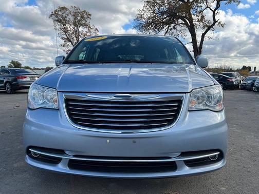 2013 Chrysler Town & Country Touring