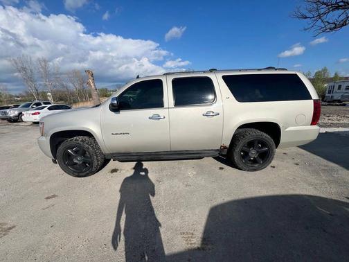 Champagne 2013 Chevrolet Suburban 1500 LT