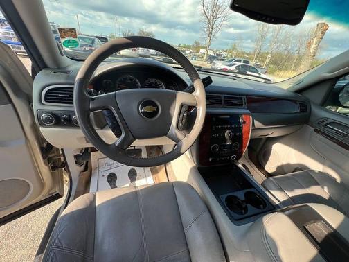 Champagne 2013 Chevrolet Suburban 1500 LT