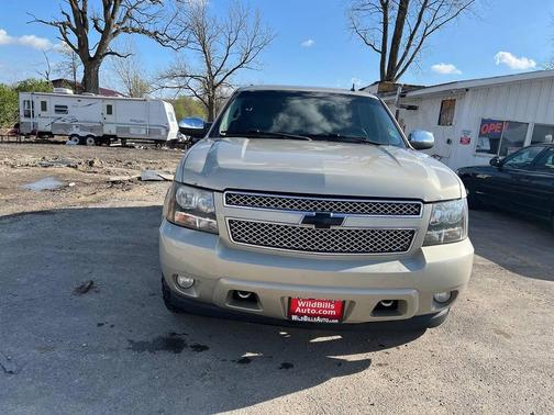 Champagne 2013 Chevrolet Suburban 1500 LT