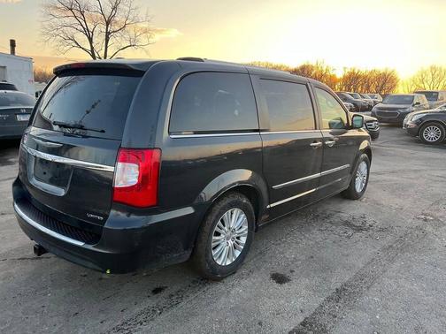 2012 Chrysler Town & Country Limited