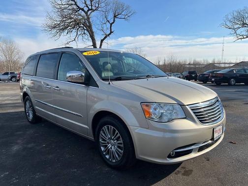 2016 Chrysler Town & Country Touring-L