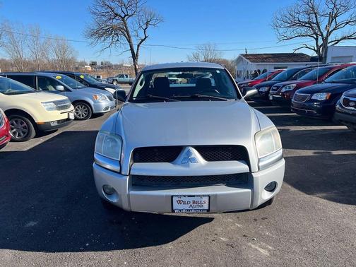 2007 Mitsubishi Raider LS