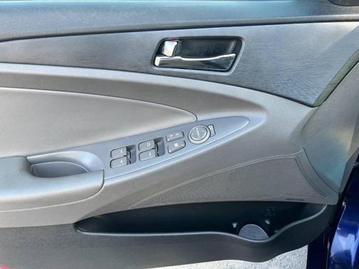 2013 Hyundai SONATA SE