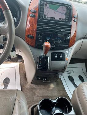 Tan 2009 Toyota Sienna XLE Limited