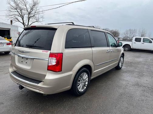 2015 Chrysler Town & Country Touring-L
