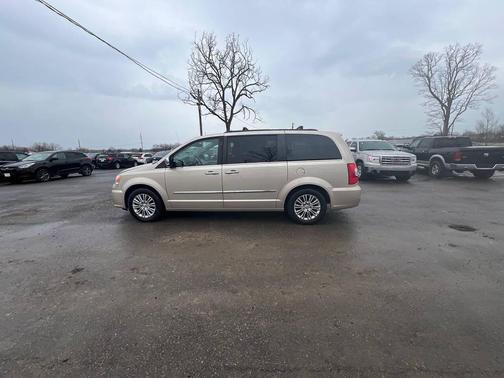 2015 Chrysler Town & Country Touring-L