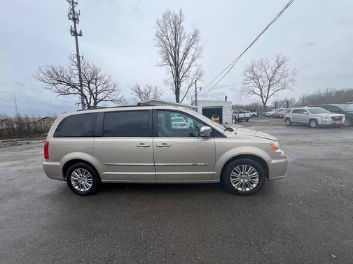 2015 Chrysler Town & Country Touring-L