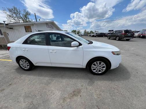 Clear White 2010 Kia Forte EX