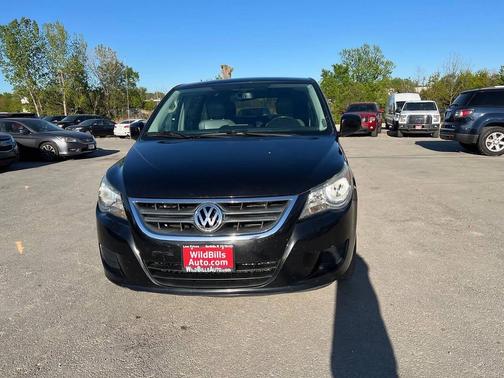 Nocturne Black Metallic 2010 Volkswagen Routan SE