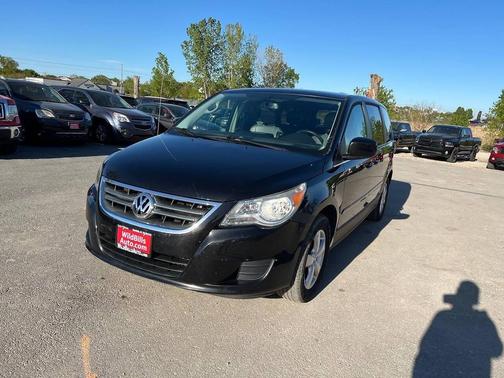 Nocturne Black Metallic 2010 Volkswagen Routan SE