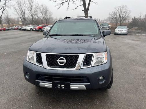 2011 Nissan Pathfinder LE
