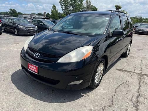 Black 2009 Toyota Sienna XLE