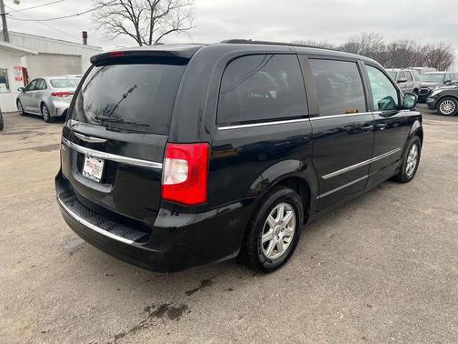 2011 Chrysler Town & Country Touring