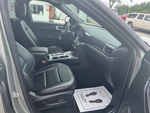 Silver Spruce Metallic 2020 Ford Explorer XLT
