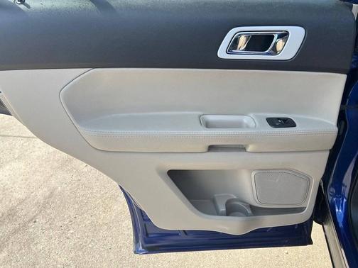 Deep Impact Blue Metallic 2013 Ford Explorer XLT