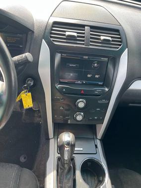 Ingot Silver Metallic 2015 Ford Explorer XLT
