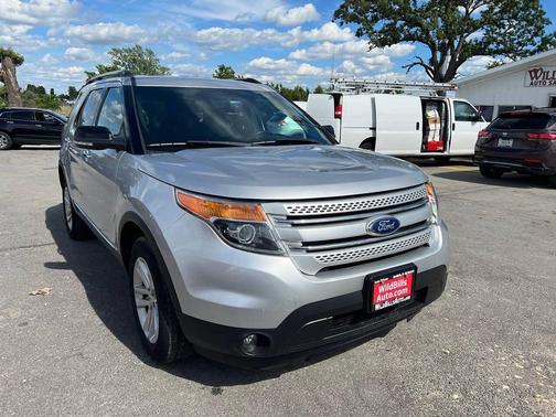 Ingot Silver Metallic 2015 Ford Explorer XLT