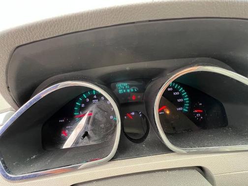 Silver Ice Metallic 2011 Chevrolet Traverse 2LT
