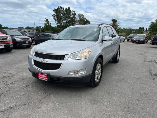 Silver Ice Metallic 2011 Chevrolet Traverse 2LT