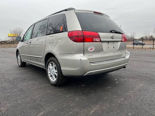 2005 Toyota Sienna XLE