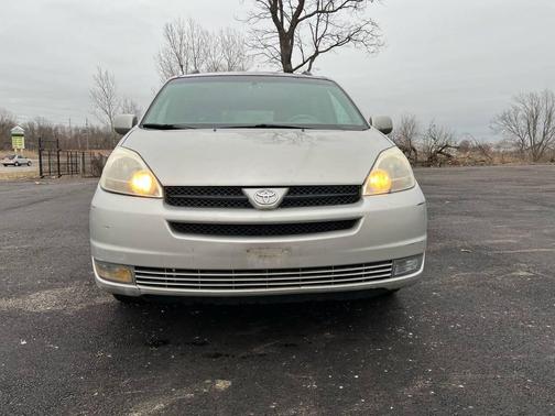 2005 Toyota Sienna XLE