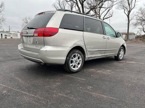 2005 Toyota Sienna XLE