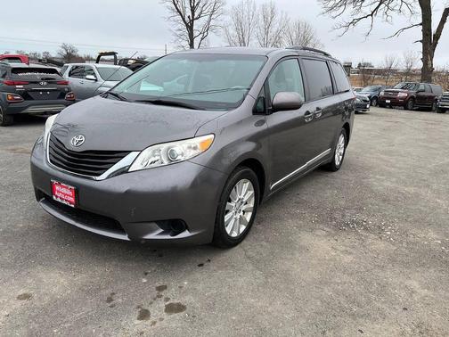 2014 Toyota Sienna LE