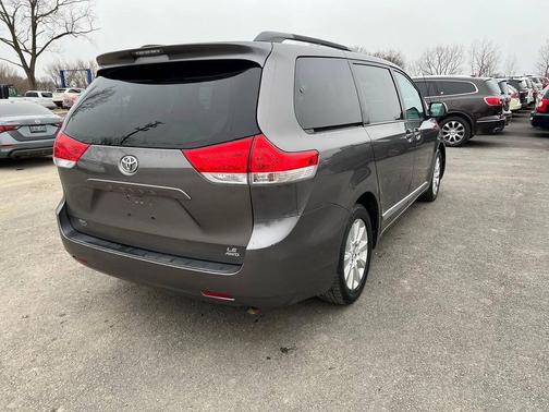 2014 Toyota Sienna LE