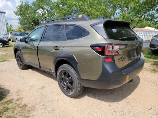 Autumn Green Metallic 2023 Subaru Outback Wilderness