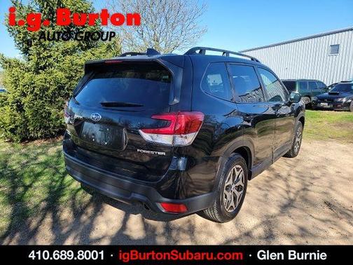 Crystal Black Silica 2022 Subaru Forester Premium