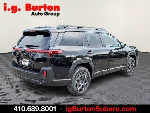 Black / Silver 2026 Subaru Outback Premium