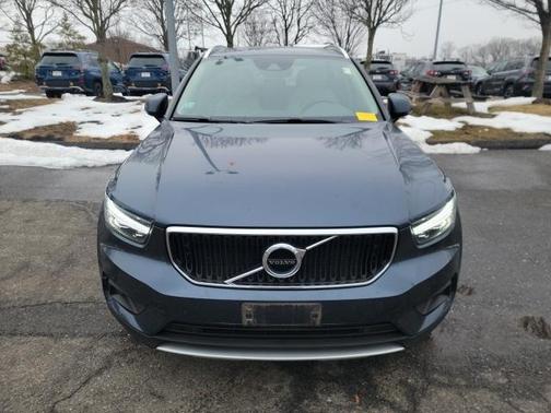 2021 Volvo XC40 T5 Momentum