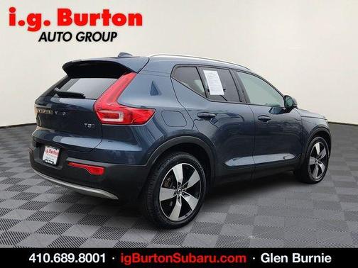 2021 Volvo XC40 T5 Momentum