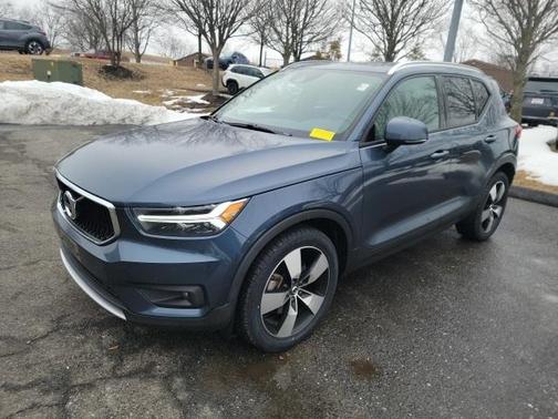 2021 Volvo XC40 T5 Momentum