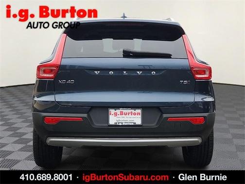 2021 Volvo XC40 T5 Momentum