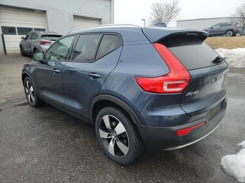 2021 Volvo XC40 T5 Momentum