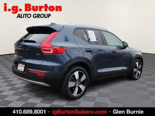 2021 Volvo XC40 T5 Momentum