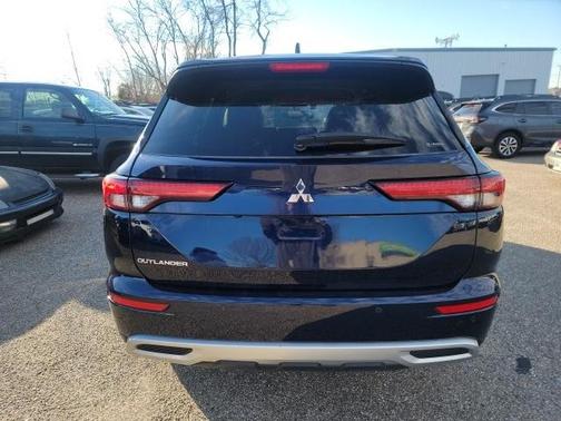 2024 Mitsubishi Outlander SE