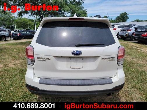 Crystal White Pearl 2017 Subaru Forester 2.5i Touring