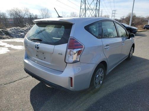 2015 Toyota Prius v Five