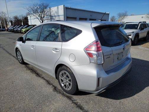 2015 Toyota Prius v Five