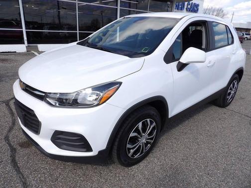 Summit White 2017 Chevrolet Trax LS