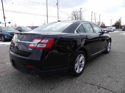 2016 Ford Taurus SEL
