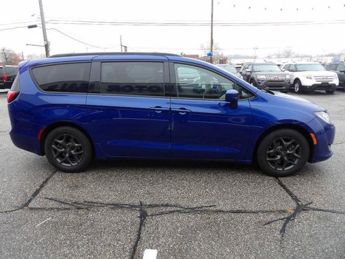 2018 Chrysler Pacifica Touring-L